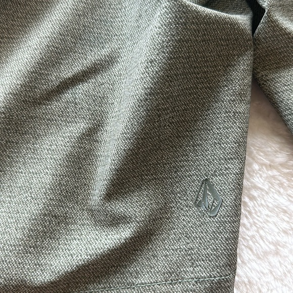 Men’s volcom shorts. - Picture 5 of 6